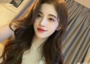 何俊逸